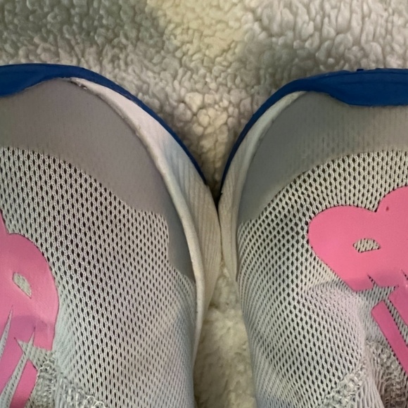 New balance sneakers size 5.5 - Picture 6 of 7